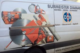 Burmeister Diamant Bohren Sägen Schneiden in Leipzig, Firmenwagen mit Fugenschneider-Foto und Logo
